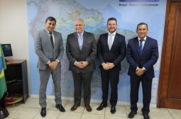 Wilson Lima discute futuras parcerias com embaixador da Colômbia — com Wilson Lima e Adriano Mendonça.