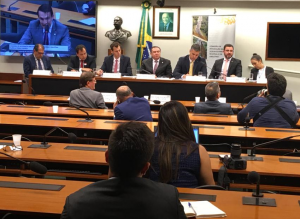 Imagem da notícia - Na tarde do dia 03/12, o Governo do Amazonas esteve presente na Comissão de Integração Nacional e Desenvolvimento Regional da Amazônia para debater o “apagão aéreo” que está ocorrendo em municípios do estado do Amazonas