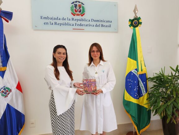 Inês Carolina Simonetti se reúne com a Embaixadora da República Dominicana